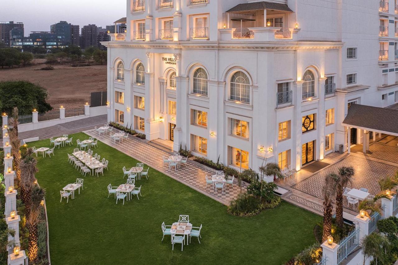 Hotel Hillock 阿穆达巴 外观 照片