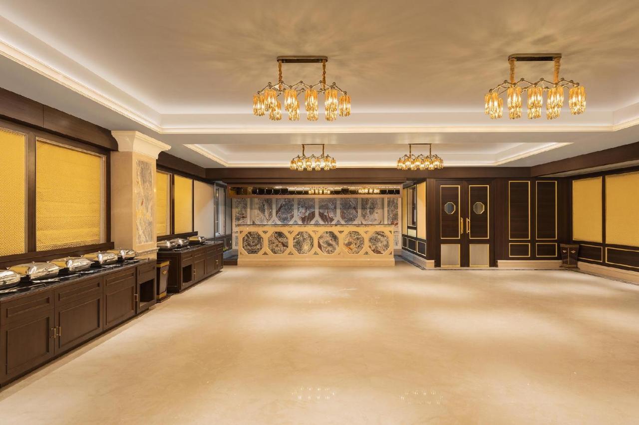 Hotel Hillock 阿穆达巴 外观 照片