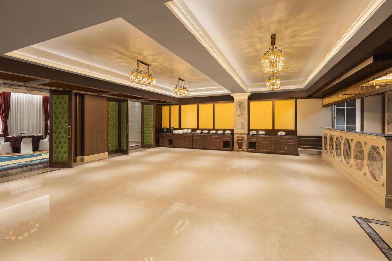 Hotel Hillock 阿穆达巴 外观 照片