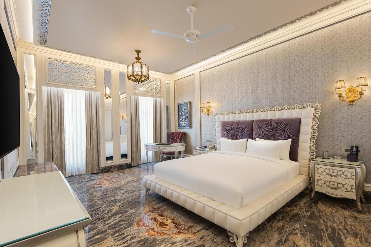 Hotel Hillock 阿穆达巴 外观 照片